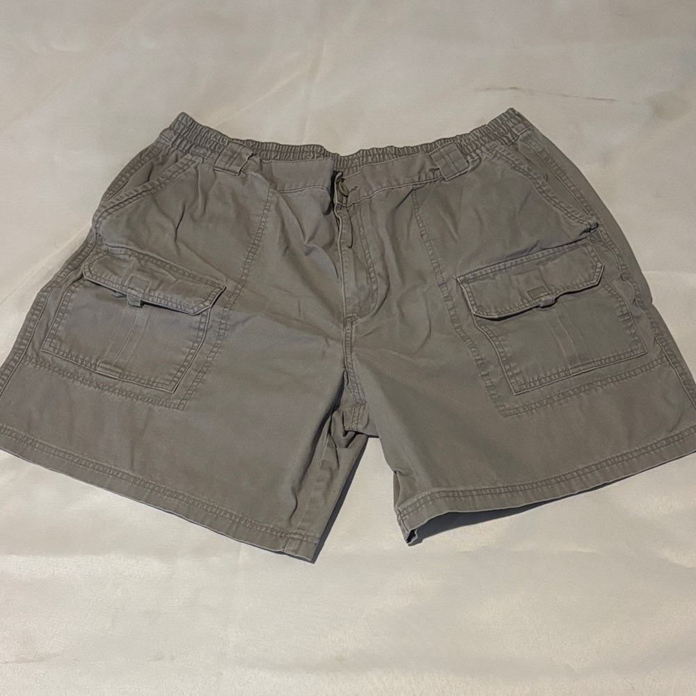 Basic Editions Men's Tan Cargo Shorts